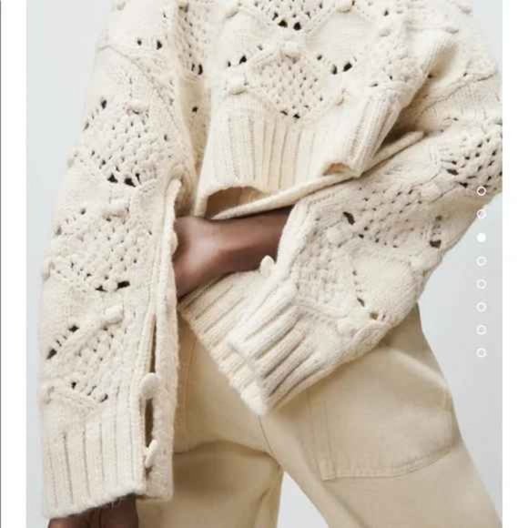 Zara Sweater with cable knit detailing. Buttoned cuffs and sides. Size S - Picture 5 of 10